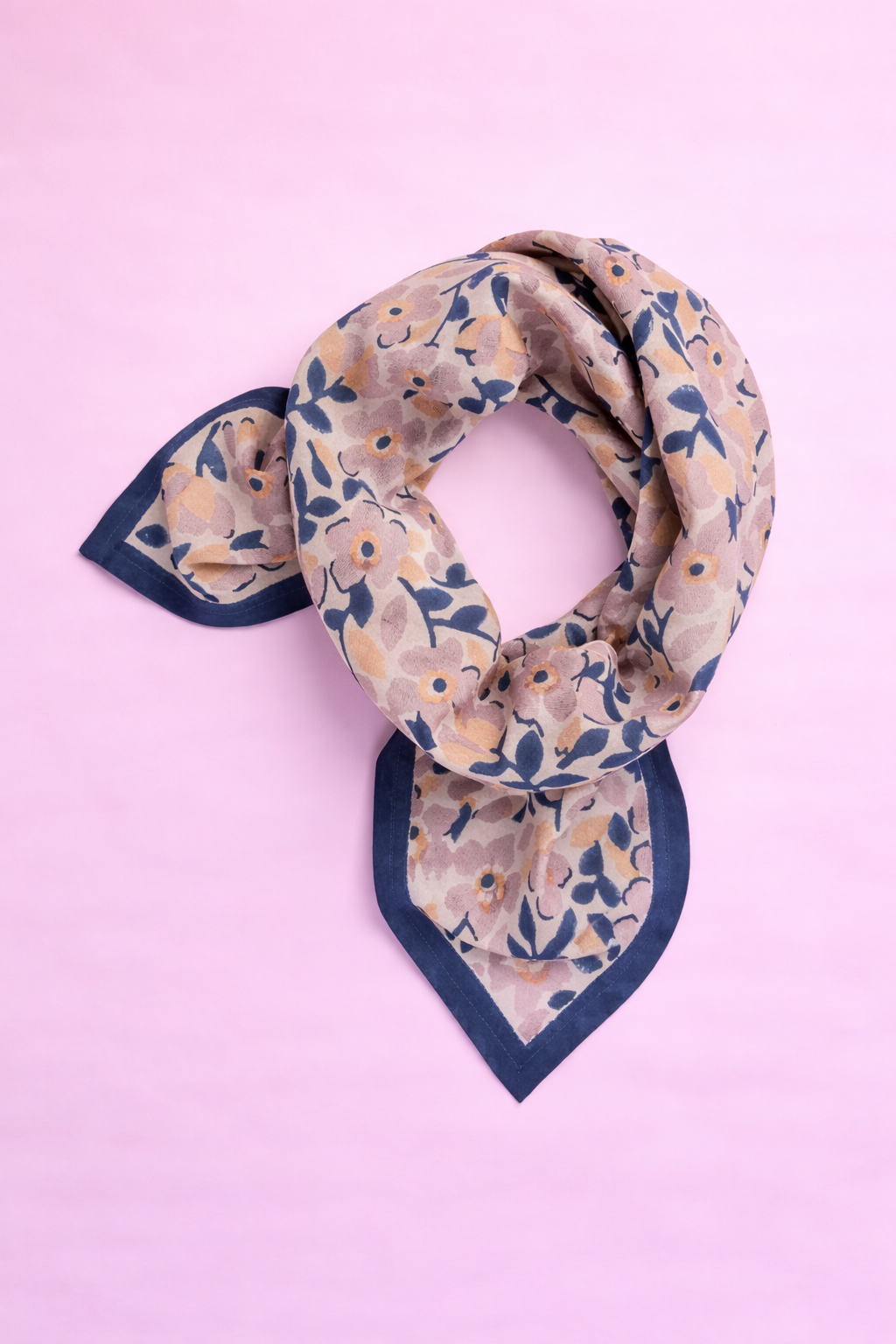 Le cadeau parfait (foulard et fleurs) pastel