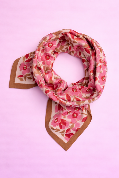 Le cadeau parfait (foulard et fleurs) coloré